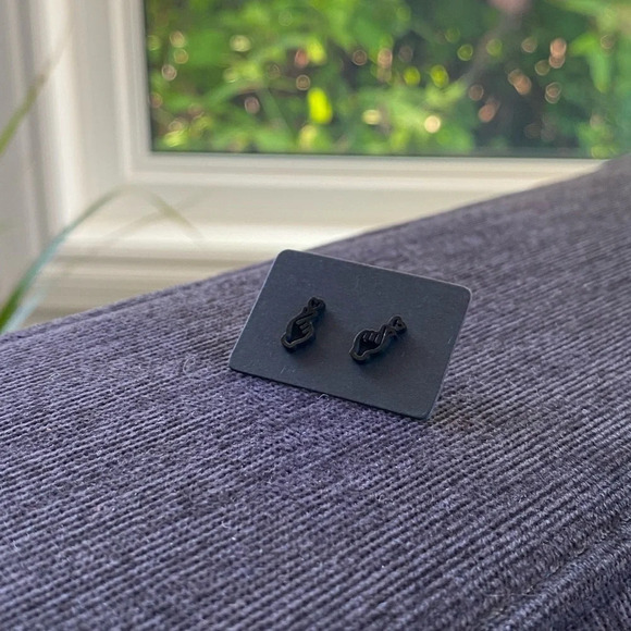 Thank you 😊 Korean Tiny Stud Earrings Pierced - Picture 4 of 4